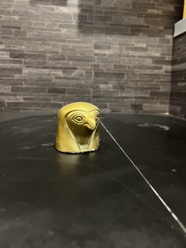 Jolie tête horus en - de,