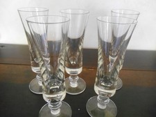 5 GRANDS VERRES A PIED