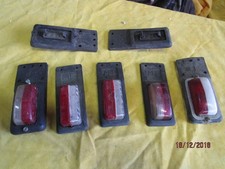UN LOT DE FEUX GABARIT ROUGE