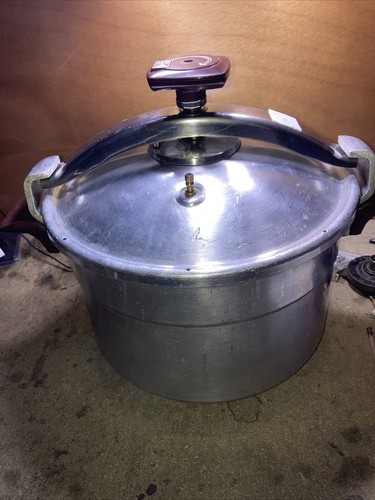 Ancienne cocotte minute - (d4),