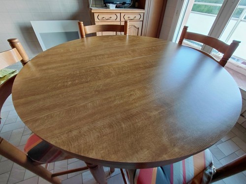 Lot une très belle table - belle, en