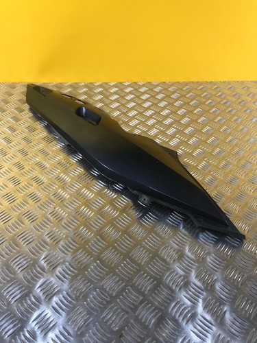 Demi coque arrière droite
