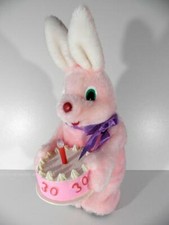 occasion - Lapin DURACELL gateau anniversaire - 34cm - peluche rose automate