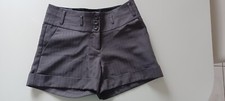 Short "habillé" court gris satiné Taille 34