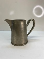 Cruche ou cafetière en métal argenter ou etain ? D’origine très sympathique