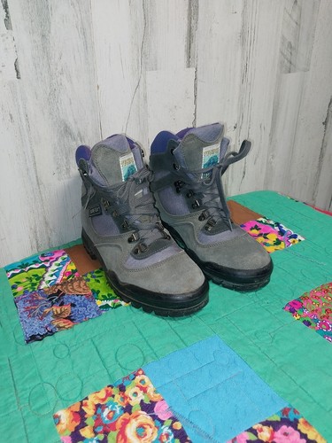 Vintage women trekking - vintage,