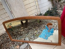 Miroir ancien encadré en bois