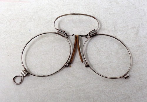 Ancienne lunettes pince nez - -,