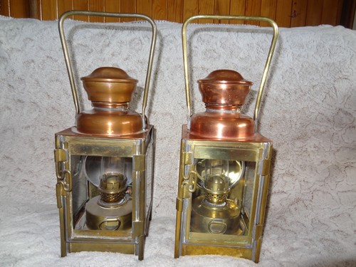 Deux anciennes lampes - deux,