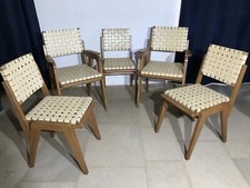 Deux fauteuils et trois