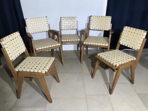 Deux fauteuils trois - et,