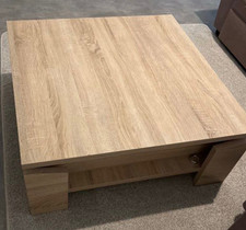 table basse et TV bois