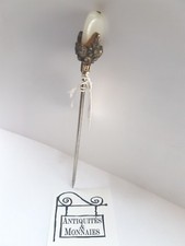 BROCHE ANCIENNE PIC A CHAPEAU  ET PIERRE BLANCHE REF38012