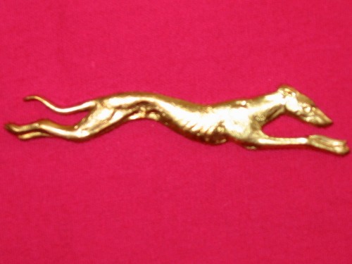 Insigne lévrier pin - de,