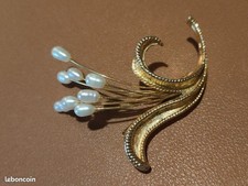 broche vintage métal doré et perles LMJ