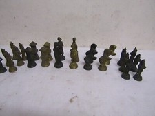 lot de sujets en bronze pour jeux d echec  napoleon hauteur 7.5 cm a 10 cm