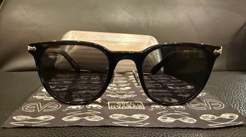 Lunettes soleil noires - de,