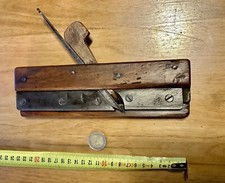 outils anciens, old tool, beau rabot bois Peugeot frères...