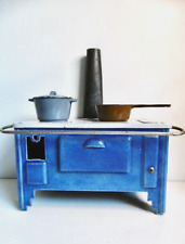 RARE JOUET ANCIEN CUISINIÈRE BABY/BAUDIN EN FONTE ÉMAILLÉE AVEC USTENSILS SIGNÉS