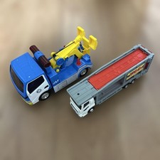 Lot de 2 camions épave Tomica