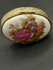 JOLIE ET ANCIENNE BOITE A PILULE  DÉCOR ANCIEN