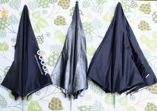 Lot de 3 parapluies de studio dont un Godox diamètre 100cm