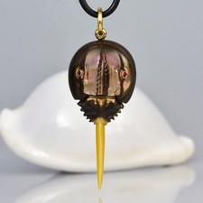 Pendentif De Limule En Mère