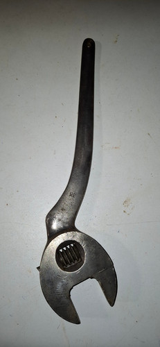 Cle molette ancienne 35 - molette,