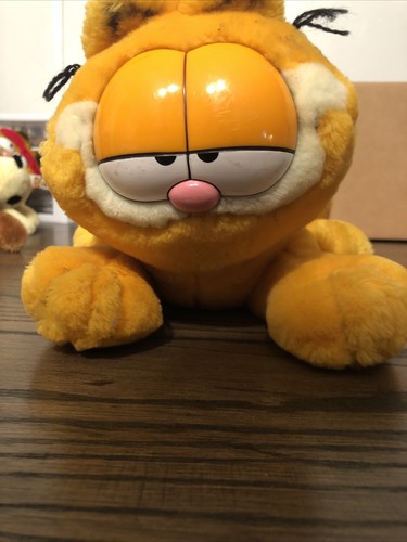 1978 garfield laying - 1978,