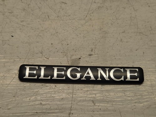 Monogramme sur cache vise aile