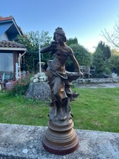 Sculpture en régule signée Auguste Moreau – Jeune femme drapée, fin XIXᵉ