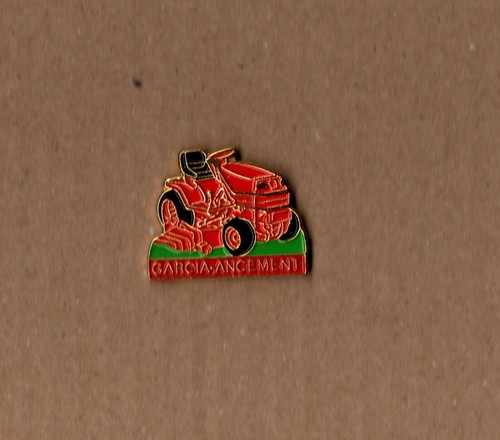 Pin tondeuse auto portée - pin's,