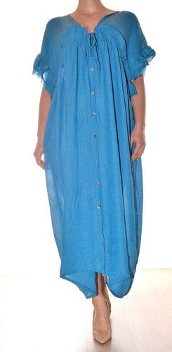 Longue légère robe bleu uni