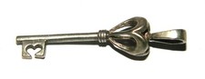 joli pendentif clé en argent