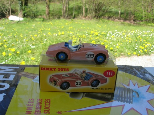 Metal dinky toys triumph - ,