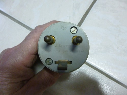 Ancienne prise fiche t - fiche, 2p+t