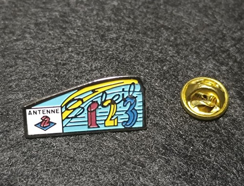 Pin antenne a2 émission - pin's,