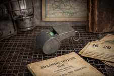 Ancien sifflet à bille