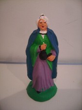 Santon "l'arlésienne" en résine mesurant 9,3 cm