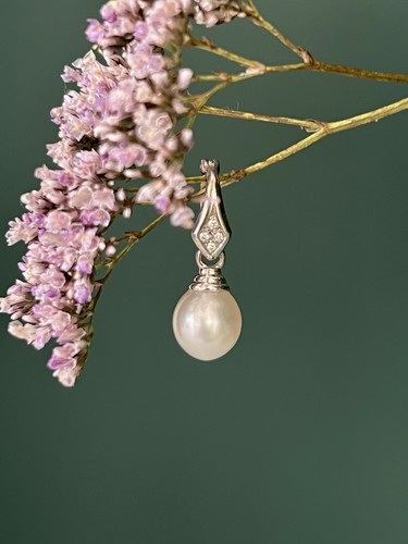 Pendentif perle et - 18,