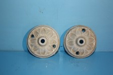 Lot de 2  anciennes rosaces  e 1 plafonnier en porcelaine blanche 