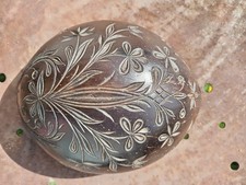 DEMI NOIX DE COCO SCULPTÉE