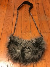 Sac fausse fourrure à bandoulière chaîne métal et lanière épaule