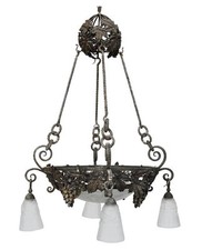 Lustre en fer forgé années 30 à décor de raisins