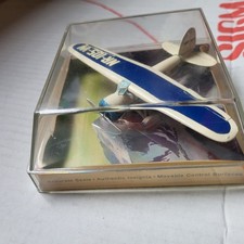 Avion en  métal COX "Showcase
