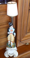 Lampe en porcelaine personnage