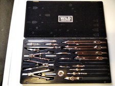 boîte de compas ancienne