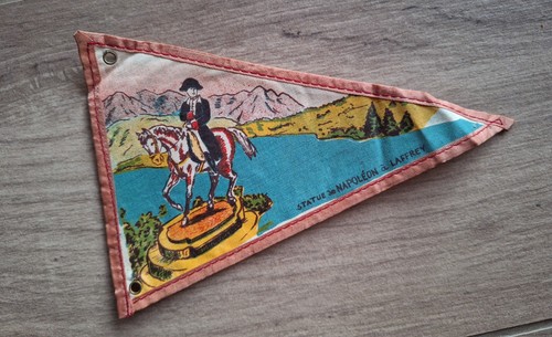 Ancien fanion touristique - ancien,