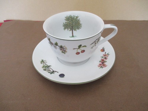 Tasse sous fine - et,