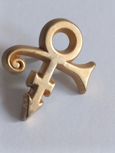 Pin prince chanteur - pin's,